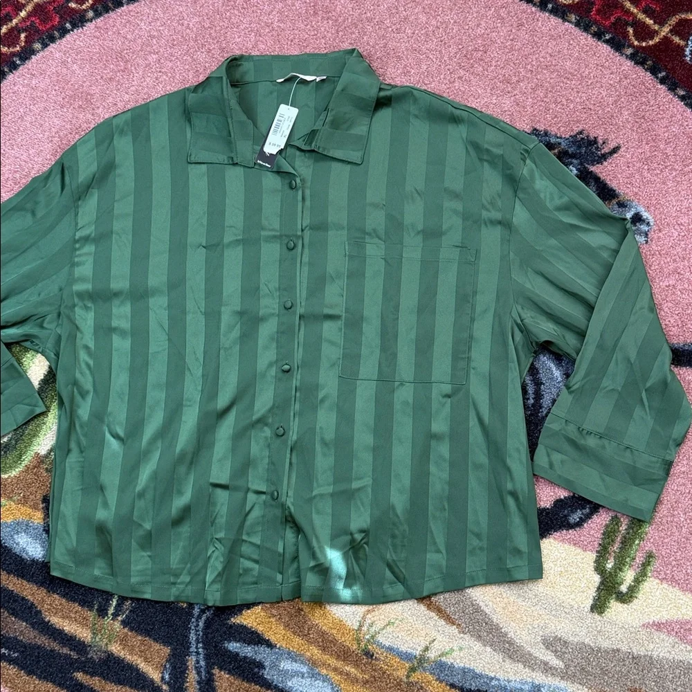 LONG SLEEVE BUTTON UP TOP - Picture 1 of 9
